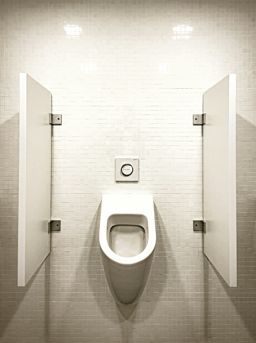 a-white-urinal-with-partition-walls-in-a-restroom-rsdamkbil6s